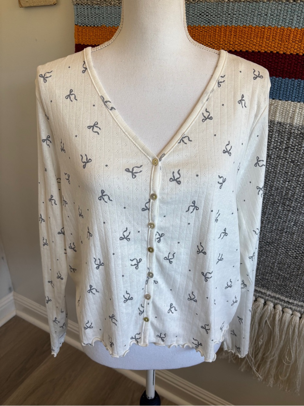 H&M Cream with Bows Long Sleeve Cotton Tee